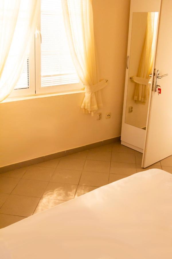 Hostel "Kraljica Snezna " Sutomore Eksteriør bilde